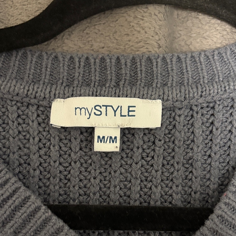 Blue V-Neck Knit Sweater ๐ - Picture 2 of 3